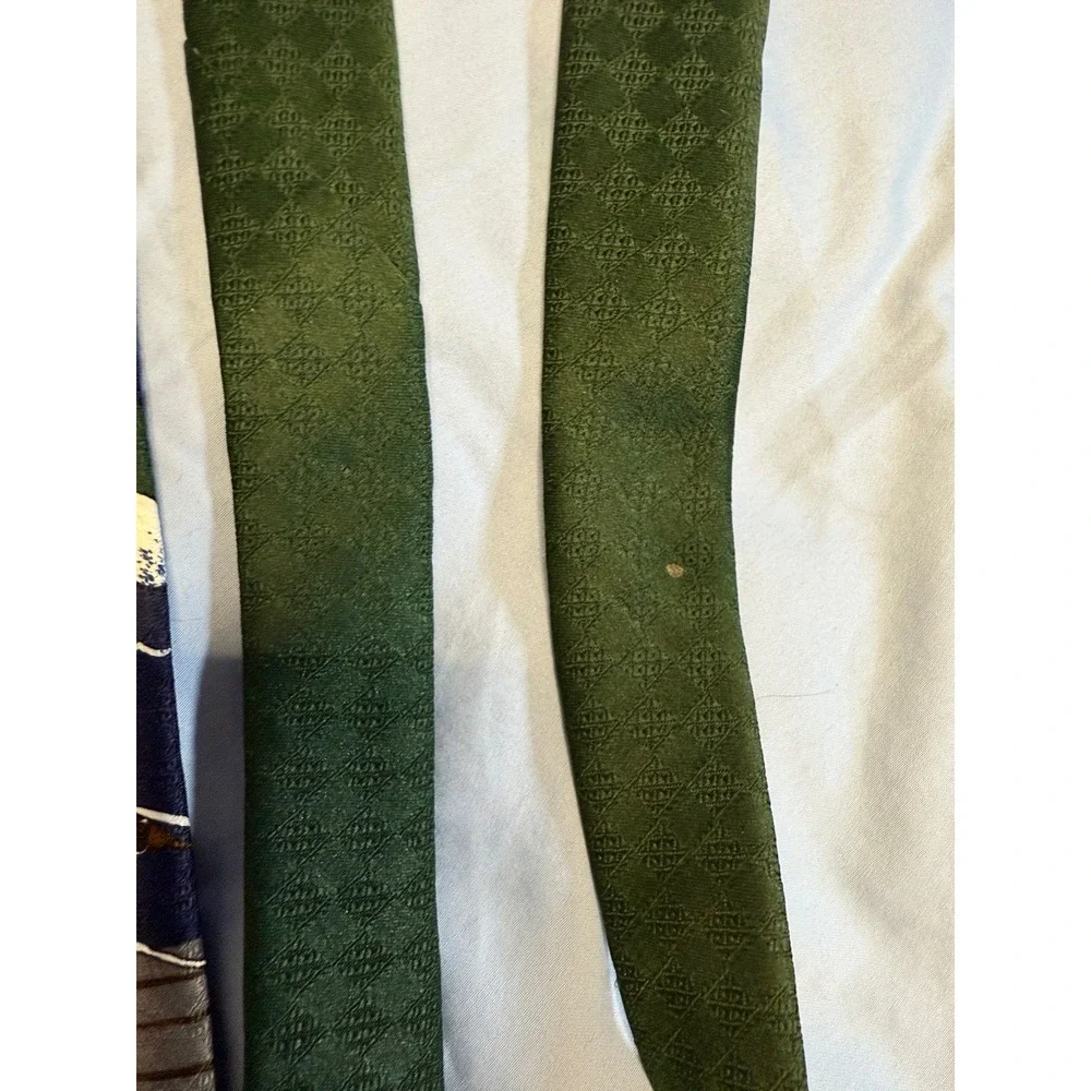 Hallmark Specialties Santa Reindeer‎ Fishing Christmas Holiday Tie Green